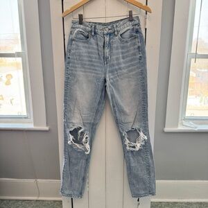 American Eagle High Waist Mom Jean, Light Blue Wash